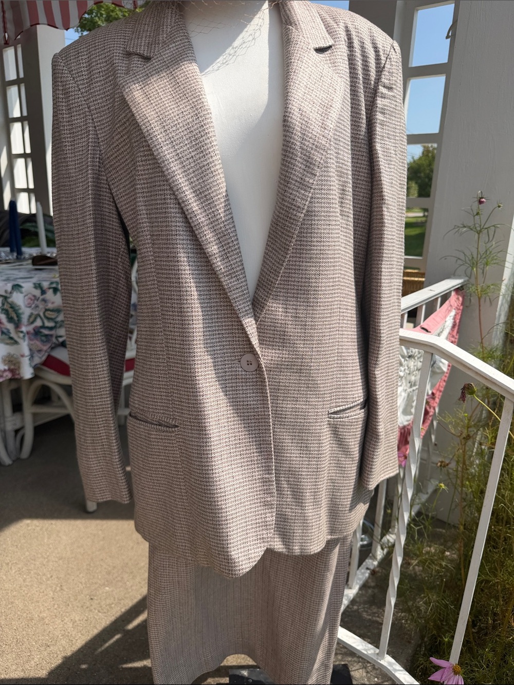 VTG Breckenridge Taupe Houndstooth Two-Piece Blazer & Skirt Set/Suit